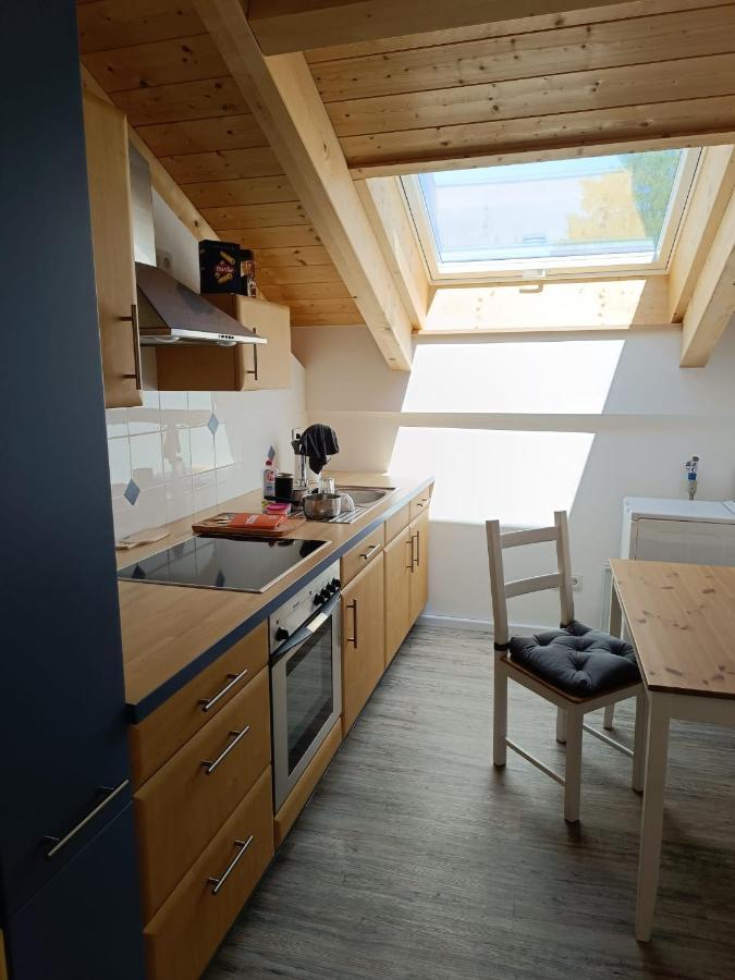 Apartment Unterm Dach Mit Kleinem Seeblick Münsing Екстериор снимка
